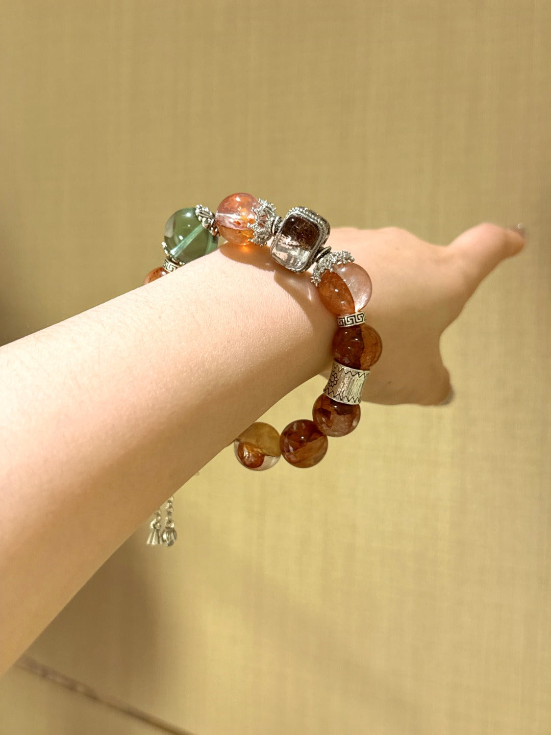 ▫️▪️ Red gum flower fluorite color ghost magic box bracelet
